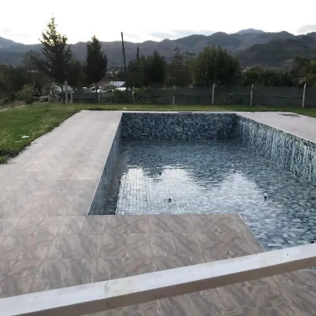 Fantastic With Private Garden Surrounded By Nature In Aksu, ヴィラ